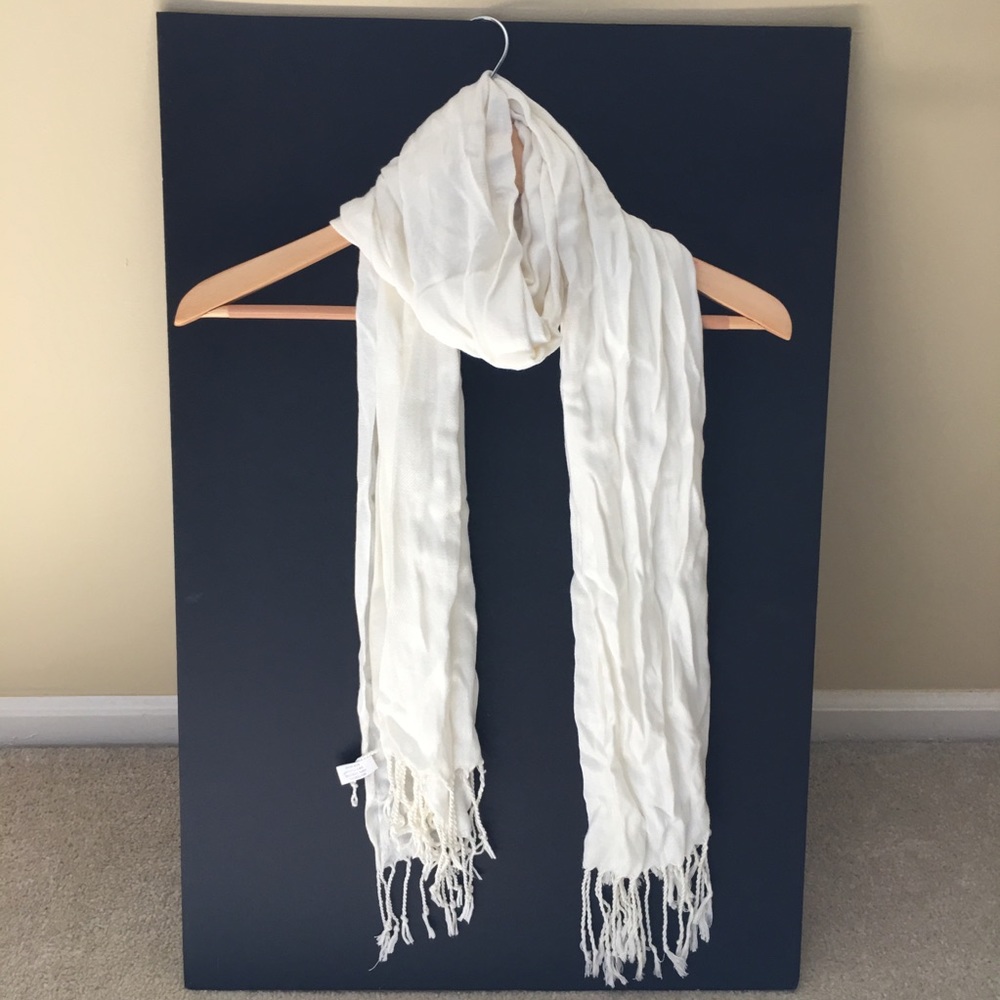 Off white lightweight Scarf - Picture 2 of 2